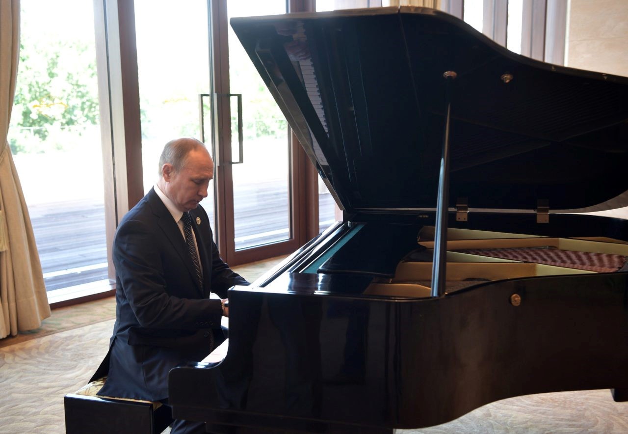 </em>Tổng thống Nga Putin đánh piano vô cùng điêu luyện</em>