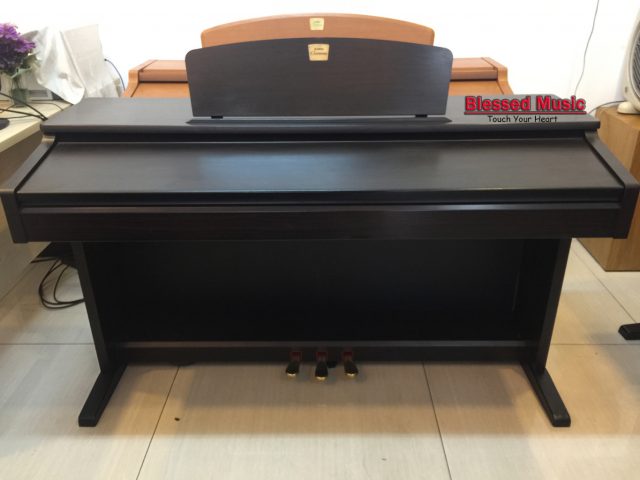 Đàn Piano Yamaha CVP 202