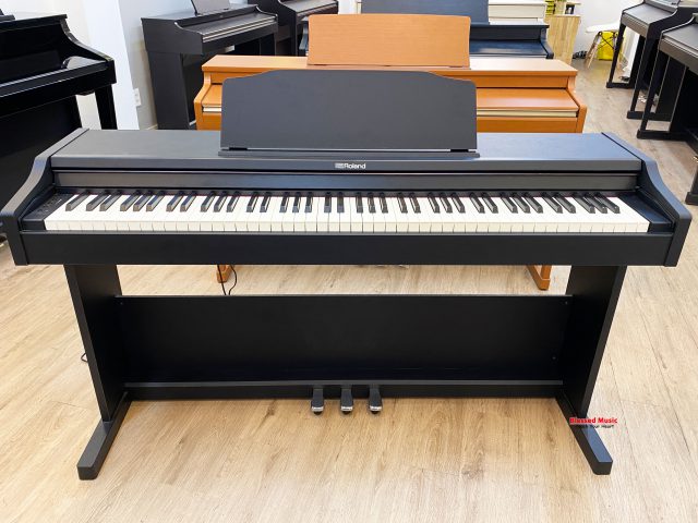 Piano Roland RP 102