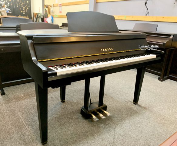 Piano Yamaha DGP 1