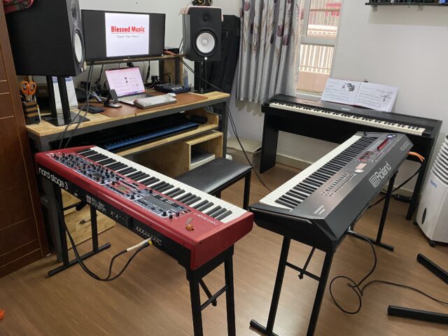 Nord Stage 3 vs Roland RD 2000