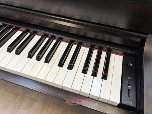 đàn piano Yamaha CLP 575