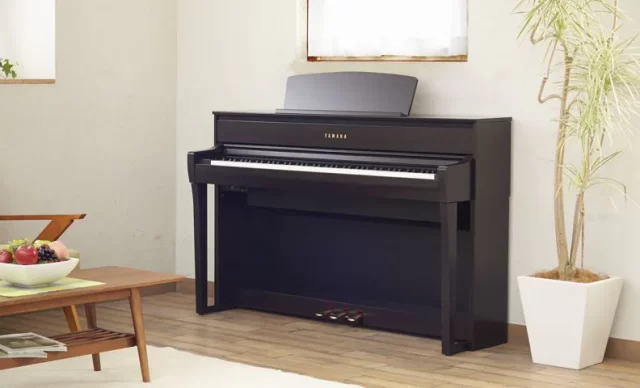 Đàn Piano Yamaha CLP 675