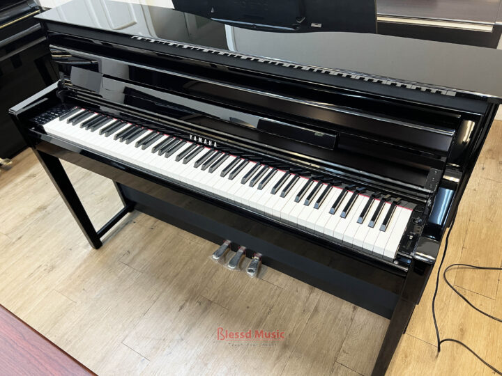 Đàn Piano Yamaha CLP 585 PE