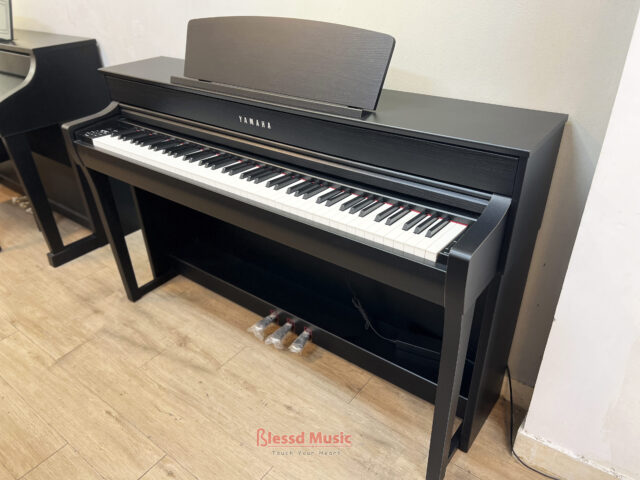Đàn Piano điện Yamaha CLP 745B