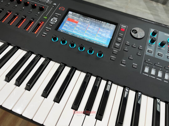 Roland Fantom 6