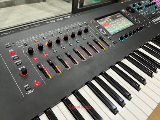 Roland Fantom 6