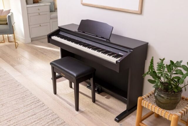 Đàn Piano Roland RP 30