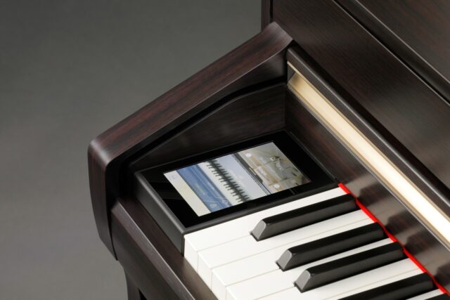 Màn hình cảm ưng độ phân giải cao trên Kawai CA 98