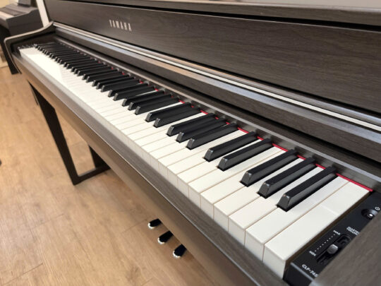 Đàn Yamaha CLP 745 DW
