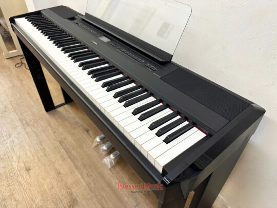 Yamaha P525 B