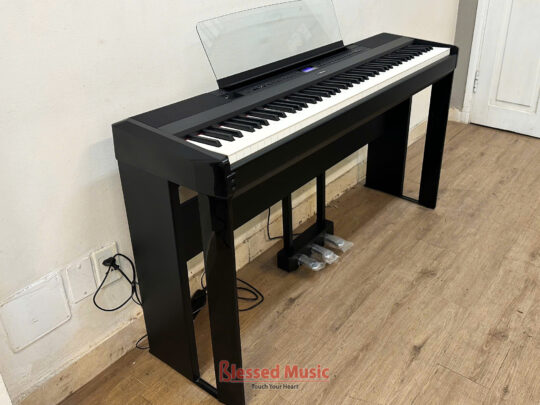 Yamaha P525 B