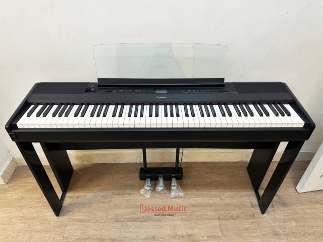 Yamaha P525 B